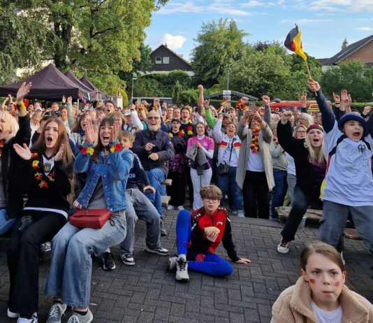 Wie einst gegen Brasilien: Fans in Düssel feiern das 7:1