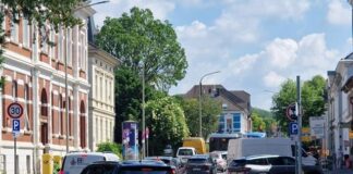 Neue Sperrung, neuer Stau in der Wülfrather Innenstadt – und vor der Autobahn