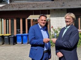 Schlüsselübergabe: Kulturkirche gehört jetzt der Stadt Wülfrath