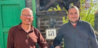 Martin Sträßer eröffnet Wahlkreisbüro in Wülfrath Martin Sträßer und Fabian Bleeker. Foto: Büro Sträßer