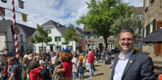 Bürgermeister Patrick Anders macht gerne gemeinsame Sachen mit Kindern, am 17.6. Wird die Zeitkapsel versenkt, Bild: Alexander Heinz