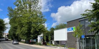 Mettmann: Tempo-30-Zone wird wieder aufgehoben Auf Höhe des letzten Fahrzeugs endet jetzt die Tempo-30-Zone. Foto: Kreisstadt Mettmann