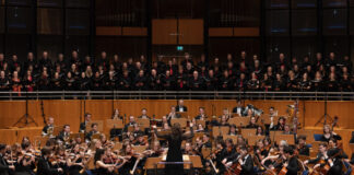 Uni-Orchester aus Düsseldorf spielt in Ratingen Das Universitätsorchester der Heinrich-Heine-Universität Düsseldorf wurde 1987 von einer kleinen Schar musikbegeisterter Studierender gegründet und wird seit Anbeginn von Silke Löhr geleitet. Foto: Susanne Diesner