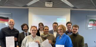 Kreis Mettmann und Universität zu Köln fördern schulische Inklusion Oliver Pistorius, Schulleiter der Städt. Gem.-Grundschule Gerhart-Hauptmann in Velbert, Andreas Barnieske, Schulrat des Schulamtes für den Kreis Mettmann, Natalie Becker, Schulleiterin der Städt. Gem.-Grundschule Astrid-Lindgren in Ratingen, Dr. Stefanie Richard, Universität zu Köln, Andrea Achenbach, stellv. Schulleiterin der Städt. Gem.-Grundschule Erich-Kästner in Ratingen, Philipp Gilbert, Kreisdirektor und Schuldezernent, Sandra Deibl, Schulleiterin der Städt. Gem.-Grundschule Kastanienallee in Velbert, Prof. Dr. Thomas Hennemann, Universität zu Köln, Vert.-Prof. Dr. Jannik Nitz, Universität zu Köln. Foto: Kreis ME