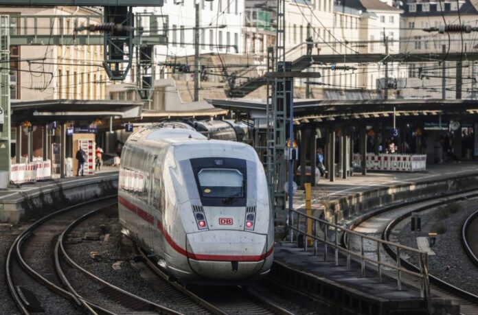 Bahn saniert Bahnhöfe. (Archivbild)