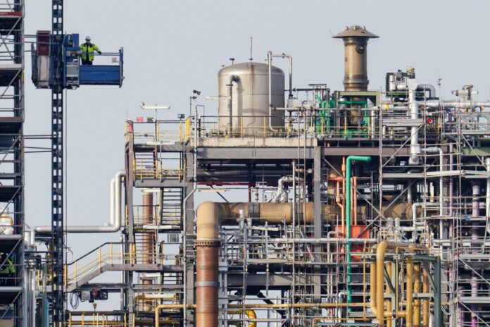 Industrie Chemieunternehmen warnen vor einem Kostenanstieg durch den europäischen Emissionshandel