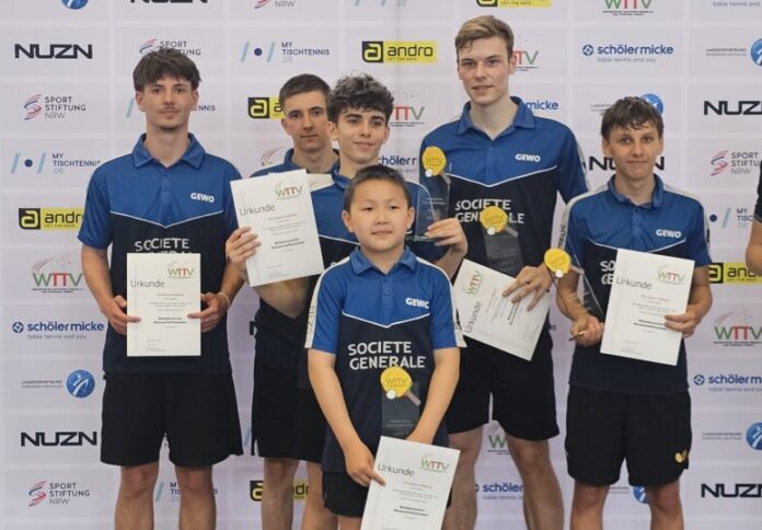 Die erfolgreiche U19-Auswahl bei der Siegerehrung. Foto: SV Union Velbert Die erfolgreiche U19-Auswahl bei der Siegerehrung. Foto: SV Union Velbert
