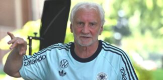 Völler nach Schlotterbecks WM-Aus: Müssen wir auffangen Rudi Völler reagiert betroffen auf den WM-Ausfall Schlotterbecks.