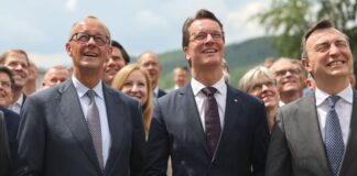 Merz und Wüst demonstrieren Zusammenhalt Als sei nichts gewesen: Merz, Wüst und Ziemiak.