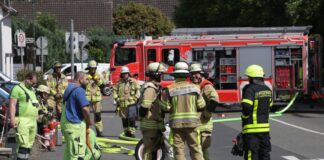 Gas-Leck: Bundesstraße 7 voll gesperrt Wegen eines Gas-Alarms: Feuerwehreinsatz auf der B7.