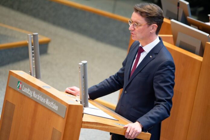 Hendrik Wüst bei Rede im Landtag Ministerpräsident Hendrik Wüst (CDU) bei einer Rede im Landtag (Archivfoto)