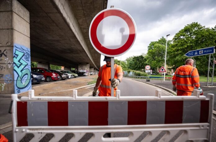 Bonner Nordbrücke wird voll gesperrt Die Bonner Nordbrücke ist bereits seit Februar für schwere Lkw gesperrt.