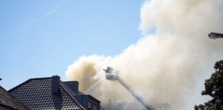 Dachstuhlbrand in Mönchengladbach – Haus unbewohnbar Nach dem Dachstuhlbrand in Mönchengladbach ist das Haus unbewohnbar.