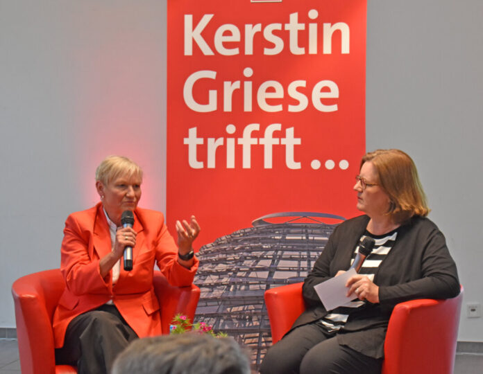 fehrsgriese Kirsten Fehrs im Gespräch mit Kerstin Griese. Foto: Büro Griese