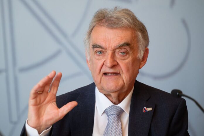Herbert Reul Innenminister Herbert Reul (CDU) fordert ein anderes Vorgehen gegen gewalttätige Fußballfans. (Archivfoto)