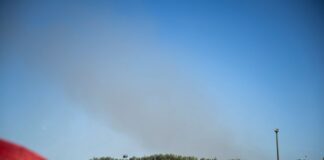 Fusion-Festival läuft weiter – andere Events sind abgesagt Am Donnerstagabend stieg eine Rauchsäule unweit des Geländes des Festivals Fusion in die Luft.