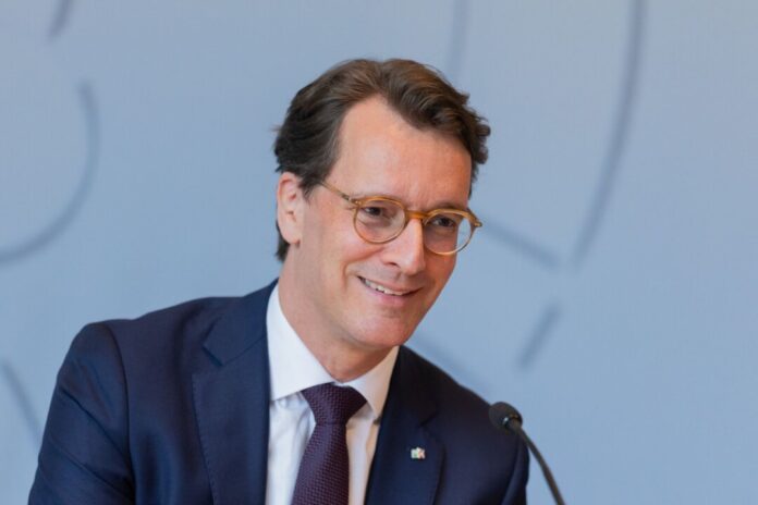 Ministerpräsident Wüst Ministerpräsident Hendrik Wüst (CDU) hat in einem Podcast sein Feierabend-Ritual verraten. (Archivfoto)