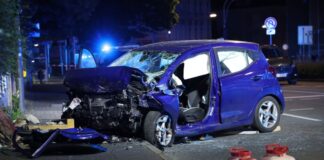 Auto prallt gegen Mauer – Zwei Tote in Wuppertal Zwei Männer kamen bei dem Unfall ums Leben.