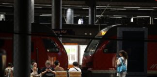 Erste Züge der Deutschen Bahn rollen auch in NRW wieder Stundenlang stand der Bahnverkehr still, nun rollen Züge wieder durch NRW.