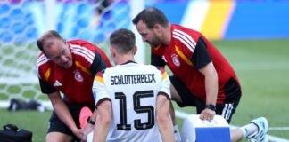 Schlotterbeck bleibt trotz WM-Aus in den USA – vorerst Nico Schlotterbeck hat sich im WM-Spiel gegen die Elfenbeinküste am Knöchel verletzt.