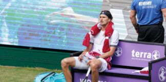 Behandlungspause und Hitzeschlacht: Zverev verpasst Finale Bei großer Hitze musste sich Alexander Zverev immer wieder abkühlen.