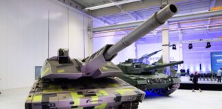 Nach FCAS-Flop: 100 deutsche Firmen auf Pariser Waffenmesse Rheinmetall-Panzer bei einer firmeneigenen Show im Werk in Unterlüß, vorne der Panther-Kampfpanzer. Der dürfte auch auf der Eurosatory zu sehen sein. (Archivbild)