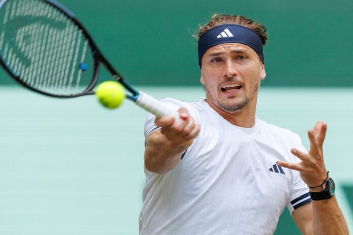 Tennis: ATP-Tour - Halle/Westfalen Alexander Zverev zeigte im Achtelfinale des Rasenturniers in Halle einen guten Auftritt.