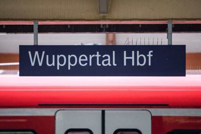 Generalsanierung der Strecke Hagen-Wuppertal-Köln Seit Anfang Februar wird die Strecke von Köln über Wuppertal nach Hagen umfassend saniert. (Archivbild)