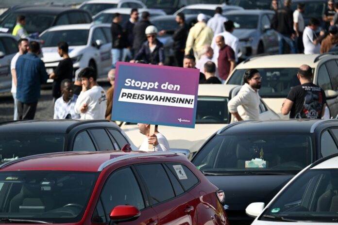 Köln führt Mindestpreise für Mietwagenfahrten ein Mietwagenfahrten dürfen nur noch maximal 20 Prozent günstiger sein als Taxifahrten.
