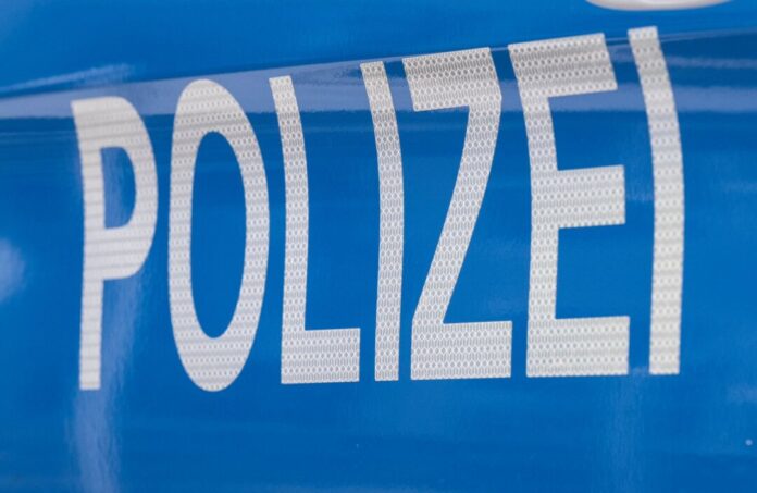 Symbolbild Polizei Beim Eintreffen der Einsatzkräfte stand der Supermarkt bereits in Vollbrand. (Symbolbild)