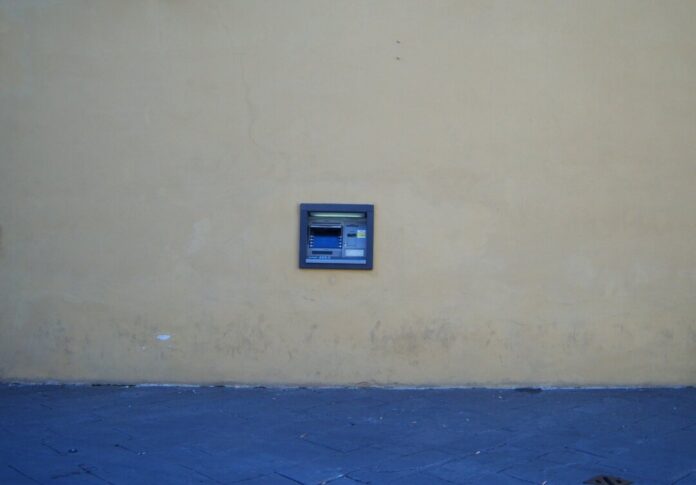Ein Geldautomat an einer Wand. Foto: pixabay Ein Geldautomat an einer Wand. Foto: pixabay
