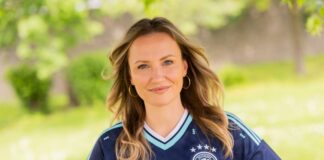Soap-Star Niedieck kritisiert rüpelhafte Fußball-Eltern Schauspielerin Ania Niedieck interessierte sich früher nicht so sehr für Fußball - das hat sich durch ihre Tochter geändert.