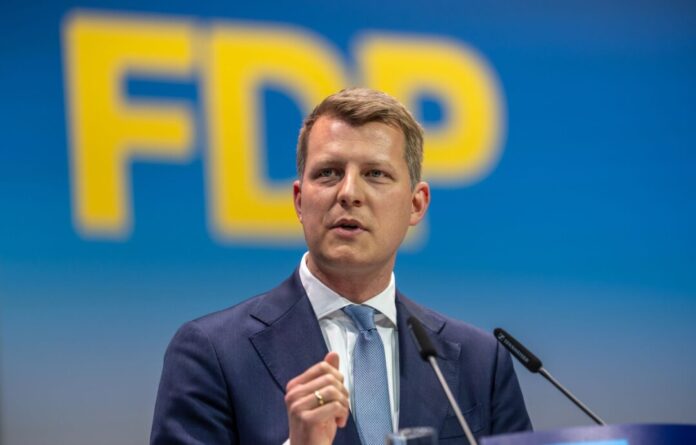 Henning Höne Will die AfD stärker mit inhaltlichen Debatten stellen: Der nordrhein-westfälische FDP-Chef Henning Höne. (Archivbild)