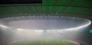 Reul: DFB-Pokalfinale hätte abgebrochen werden müssen Das DFB-Pokalfinale zwischen dem FC Bayern München und dem VfB Stuttgart musste für mehrere Minuten unterbrochen werden. (Archivbild)