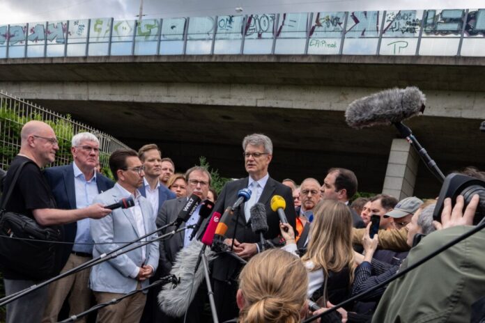 Bundesverkehrsminister Schnieder besucht Bonner Nordbrücke Bundesverkehrsminister Patrick Schnieder (CDU) hat versichert, dass die Bonner Nordbrücke für ihn derzeit oberste Priorität hat.