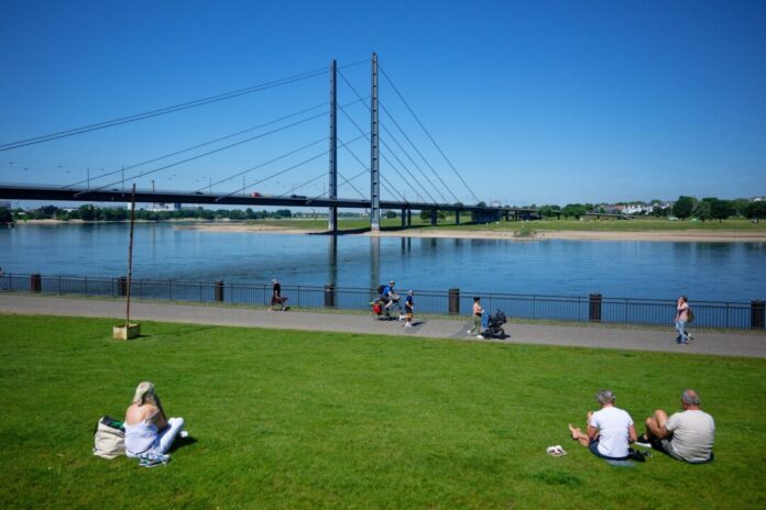 Großstädter im Rheinland sind zufriedener als andere Die im Schnitt zufriedensten Großstadtbewohner in Nordrhein-Westfalen leben in Düsseldorf. (Symbolbild)