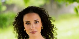 Soap-Star Nadine Menz moniert Doppelmoral beim Altern im TV Schauspielerin Nadine Menz glaubt, dass man teilweise schon vergessen hat, wie natürliches Altern aussieht.