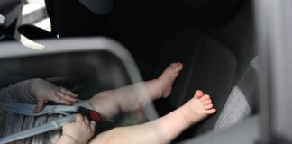 Baby aus überhitztem Auto in Hamminkeln gerettet Ein Säugling wurde in Hamminkeln aus einem überhitzten Auto gerettet. (Symbolbild)
