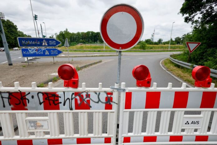 ÖPNV in Bonn wird nach Brücken-Sperrung zeitweise kostenlos Bundesverkehrsminister Schnieder will am Freitag in Bonn sagen, wie es mit der gesperrten Nordbrücke weitergeht. (Archivbild)