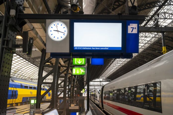 Mehr schnelle Züge zwischen Amsterdam und Ruhrgebiet geplant Der Bahnverkehr zwischen Amsterdam und NRW soll erheblich verbessert werden. (Archivbild)