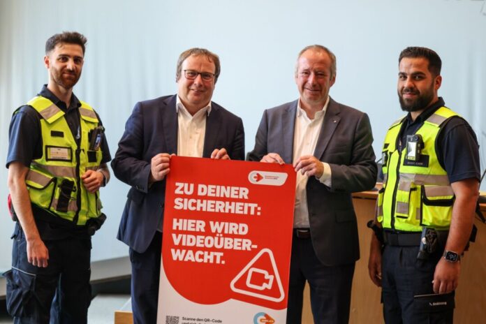 Vorstellung Sicherheitsbericht im ÖPNV 2025 Deutlichere Hinweise auf die Videoüberwachung in Zügen sollen Straftäter abschrecken.