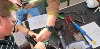 Reparaturcafé in Ratingen: Ressourcen schonen, Menschen verbinden Ein Jahr gibt es das Angebot im Forum Lotsenpunkt bereits. Foto: privat