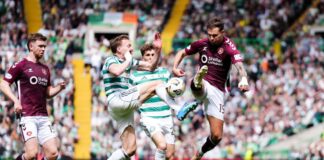 Bochum holt Innenverteidiger aus Schottland Michael Steinwender (r.) im Zweikampf mit Alistair Johnston von Celtic Glasgow. (Archivbild)