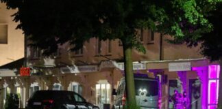 Angriff auf Polizisten – Motiv des Schützen weiter offen Der Mann hatte auf den Polizeibeamten geschossen und sich danach mit seinen drei Kindern acht Stunden lang seiner Wohnung verschanzt. (Archivbild)