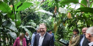 Bananen, Vanille und Pfeffer: Neue Gewächshäuser eröffnet Entlang des Weges gibt es mehrere Mitmachstationen.