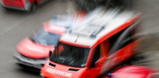 Schwerer Unfall auf A4: Autofahrer in Lebensgefahr Der Fahrer des verunglückten Wagens wurde lebensbedrohlich verletzt. (Symbolbild)