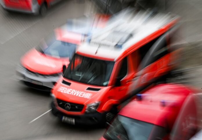 Schwerer Verkehrsunfall Der Fahrer des verunglückten Wagens wurde lebensbedrohlich verletzt. (Symbolbild)