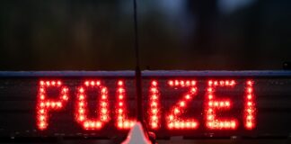 A2 nach Lkw-Brand bei Gelsenkirchen teilweise gesperrt Der Fahrer des Lkws blieb unverletzt. (Symbolbild)