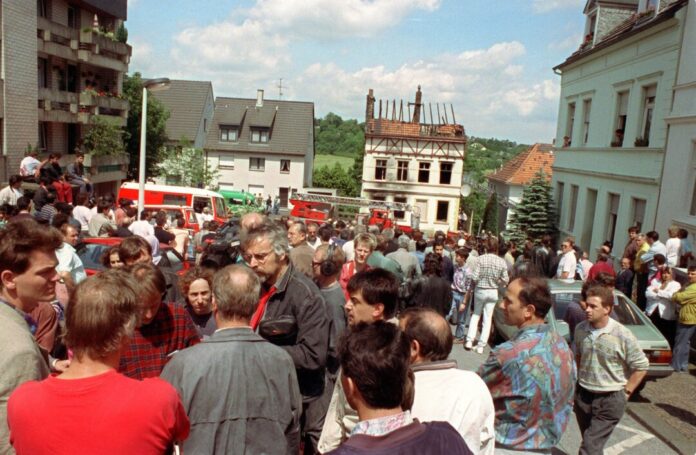 Mevlüde Genc gestorben Der Brandanschlag von Solingen auf die Familie Genç ereignete sich am 29. Mai 1993. (Archivbild)