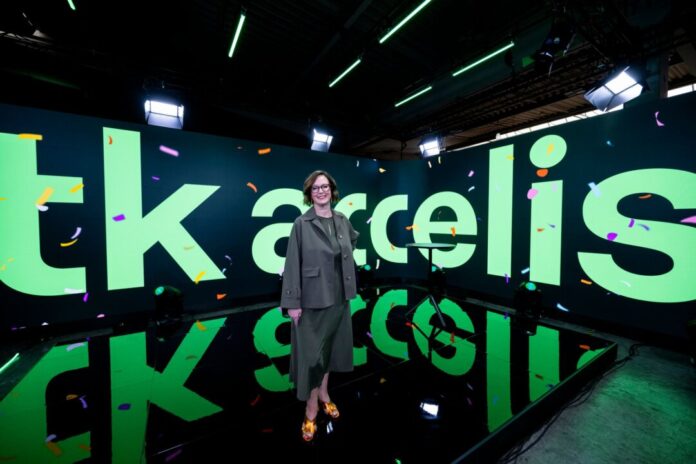 Neuer Markenname TK Accelis Die Werkstoffsparte von Thyssenkrupp heißt jetzt TK Accelis. Spartenchefin Ilse Henne steht vor dem neuen Namen, der am Mittwoch veröffentlicht wurde.